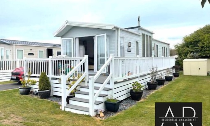 Netley House | Luxury 3 bed mobile home on the sea