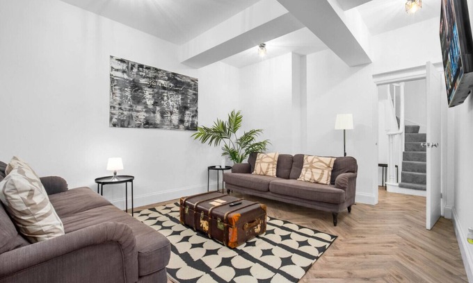 Wolverhampton Apartment | Luxury 3 Bedroom Apartment - Free Netflix - Wolverhampton Centre