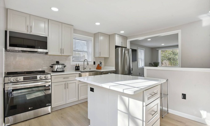 Lakeview House | Luxury 3 BR Single Family Home - Half Acre Fenced lot, Backed to woods