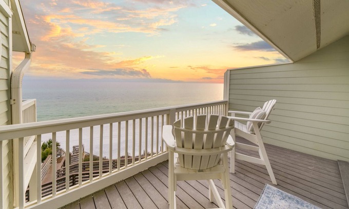 Seacrest Condo | Luxury 30A Gulf-Front | Chairs & 2 Bikes