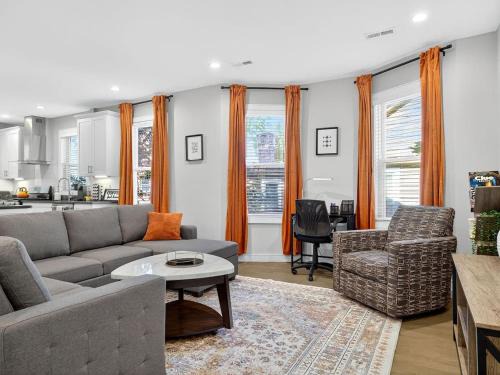 Highland Park Apartment | Luxury 3BR apt in Boston that Sleeps 10