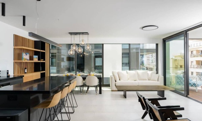 Kerem HaTeimanim Apartment | Luxury 3BR at Geula Beach by HolyGuest
