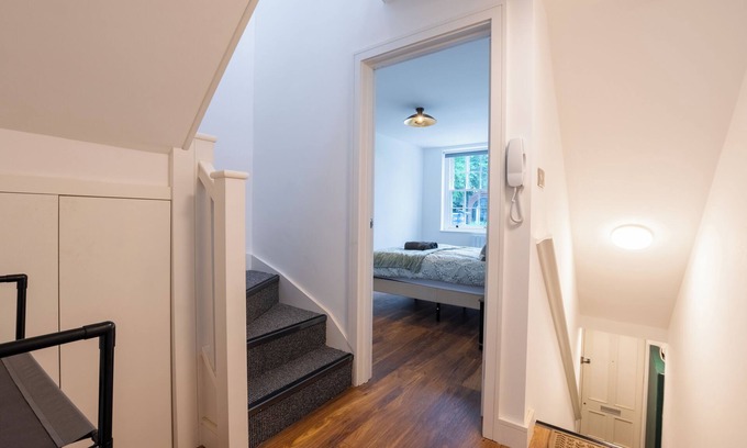 Dartmouth Park Apartment | Luxury 3BR Pool Table GymBike SmartTV WiFi