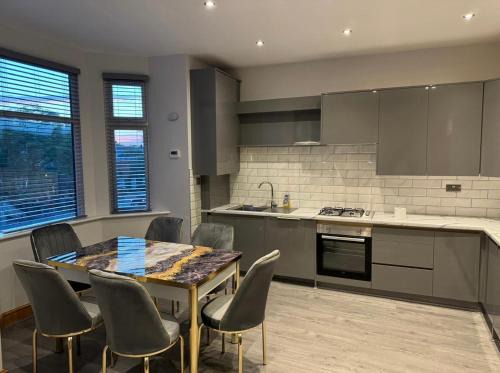 Chorlton-cum-Hardy Apartment | Luxury 4 Bedroom Apartment