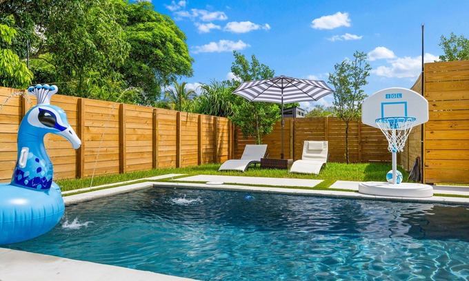 Goulds House | Luxury 4BR Family Retreat w/Pool, Outdoor Kitchen & Modern Lounge