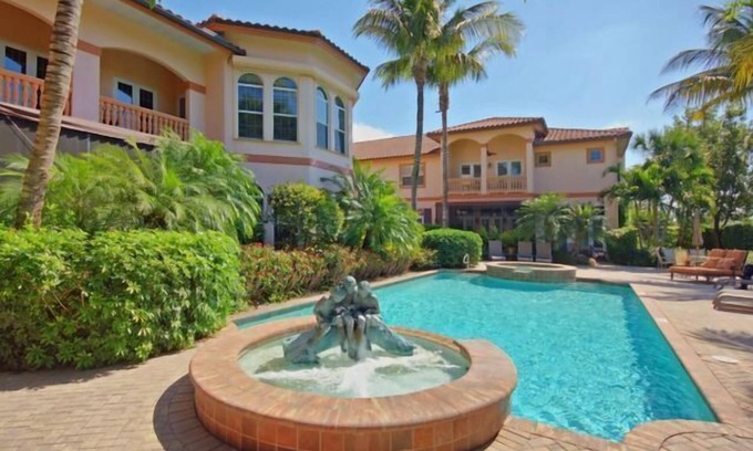 Old Naples Condo | Luxury 4BR Retreat in the Heart of Old Naples – Walk to Beach, 5th Ave & 3rd St