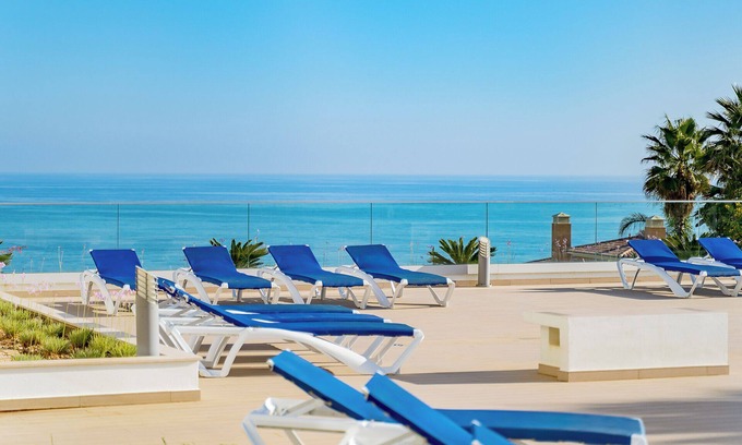 Porto de Mos Apartment | LUXURY 5* APARTMENT - DIRECT POOL ACCESS & NEXT TO PORTO DE MOS BEACH LAGOS