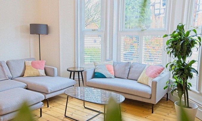 Folkestone House | Luxury 5-Bed Family Home | Private 2-Car Parking