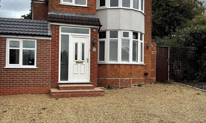 Bloxwich House | Luxury 5 Bedroom Detached HousenBHX, JLR, NEC