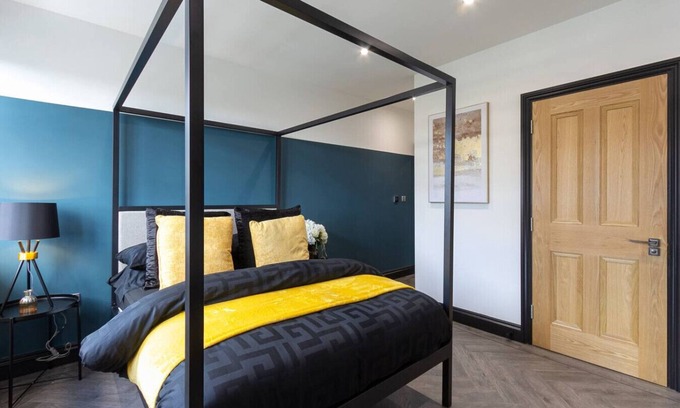 Montpelier Apartment | Luxury 5Bed 2Bath City Apartment On Street Parking
