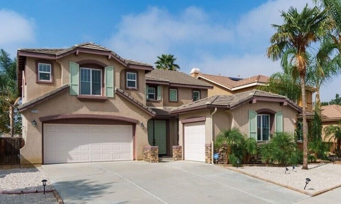 Menifee House | Luxury 6-Bedroom Oasis w 3-Car Garage, Spacious Yard close to Everything