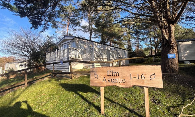Holton Heath House | Luxury 6 birth caravan on a Parkdean resort. Pet friendly