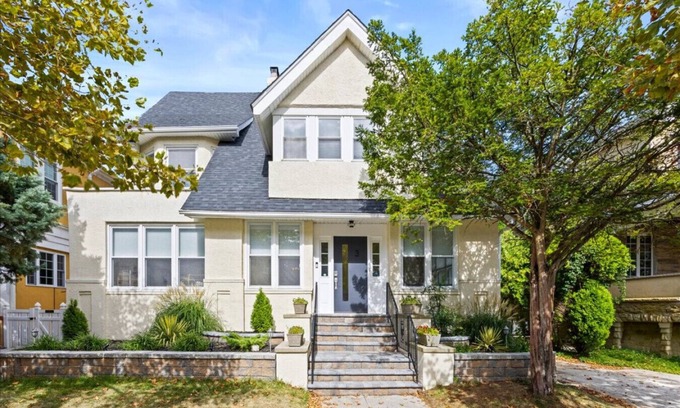 Atlantic City Apartment | Luxury 6BR Beach Home, Sleeps 16 – 1.5 Blks to Beach