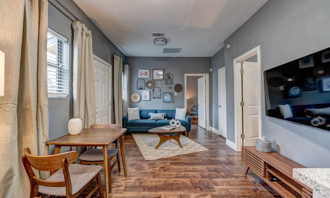 Northside House | Luxury Accommodations in Central HTX at an Affordable Pricen