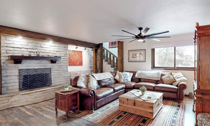 Northeast Heights House | Luxury adobe 3 bdrm! Mtn views, trails, easy access