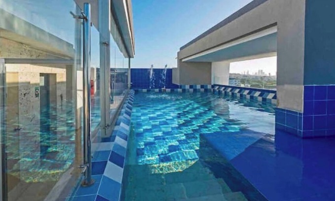 Crespo Apartment | Luxury Airport Penthouse 3 BD 2 BA with Rooftop Pool