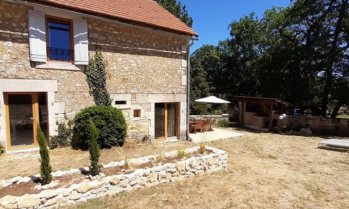 Azerat Villa | Luxury and cozy vacation home for 6 people on a quiet estate.