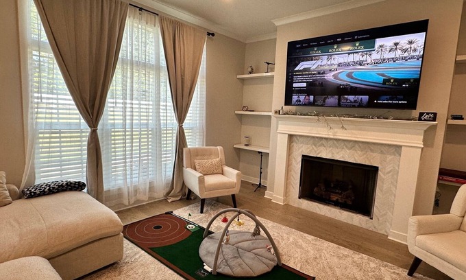 Arlington House | Luxury and Executive 4-bedroom house, Close to Blue Oval City