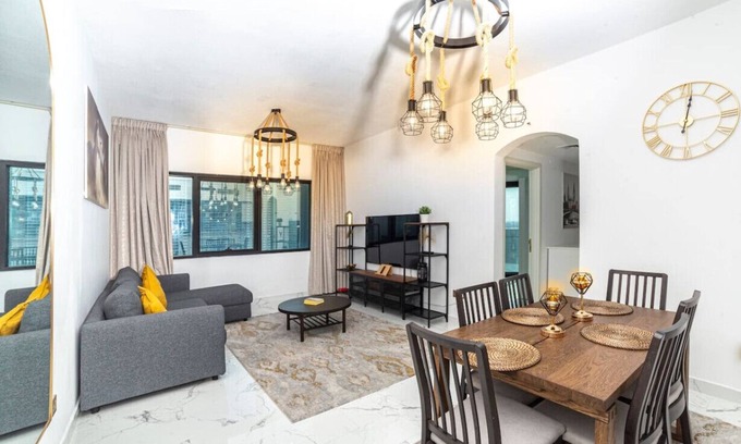 Jumeirah Lake Towers Apartment | Luxury Apartment in Dubai Marina & JBR Beach