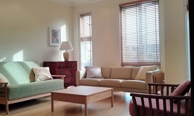 Chiswick Riverside Apartment | Luxury Apartment in London with Free Underground Parking