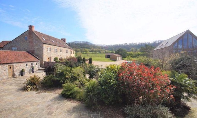 Dulcote House | Luxury Barn Conversion with Indoor Pool, Steam Room, Sauna, Gym and Tennis Court