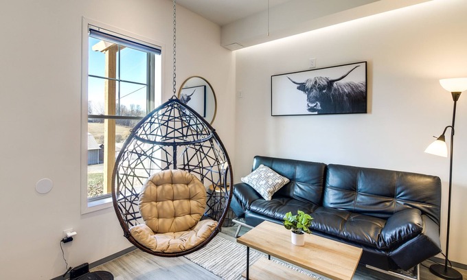 Jefferson City Apartment | Luxury Barndo 2AS Europe Style Farm Stay Highland Cows, Chickens, Ducks