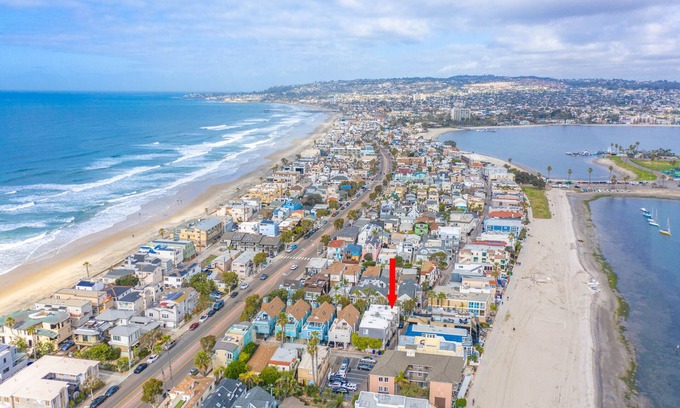 Central Mission Beach Condo | Luxury, Bay Views , Dual Master, 2 Car Garage