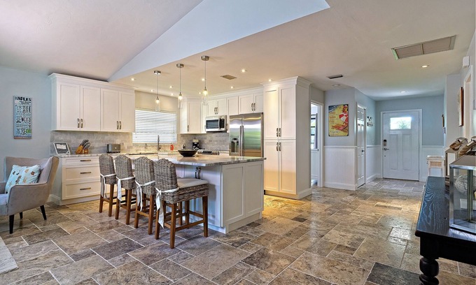 Naples Park House | Luxury Beach Cottage -Naples (new heated pool and hot tub) short walk to Beach