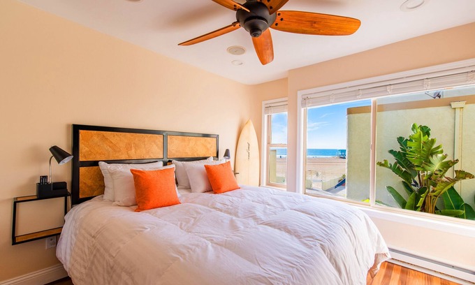 Huntington Beach House | Luxury Beach Front Surf Condo ► Private Patio ► BBQ ► Parking ► Wifi ► Laundry ►