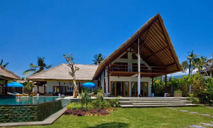 Gerokgak Villa | Luxury beach villa with 5* care by our amazing staff!
