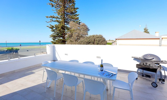 Waterhouse House | Luxury beachside accommodation in Robe