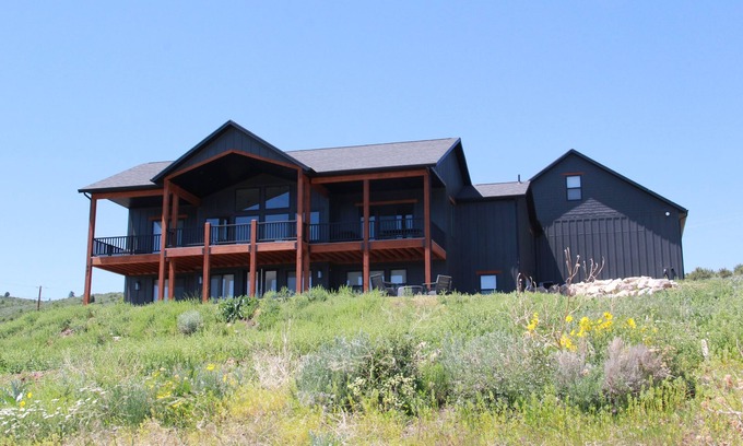Garden City House | Luxury Bear Lake Cabin with Stunning Views & hot tub- Sleeps 18