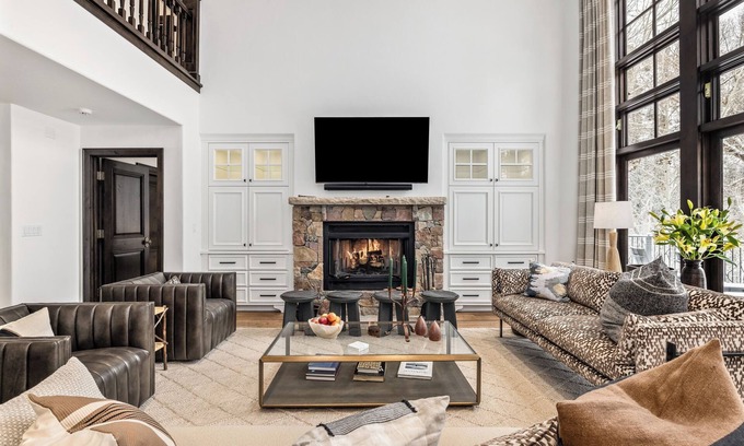 Avon Villa | Luxury Beaver Creek 7-Bed Golf Retreat | Central Air, Hot Tub, Golf Views