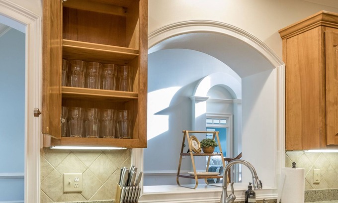 Tate House | LUXURY Bedding~8 Beds~Fully Stocked Kitchen~Spacious Secluded Estate ~ Sleeps 13