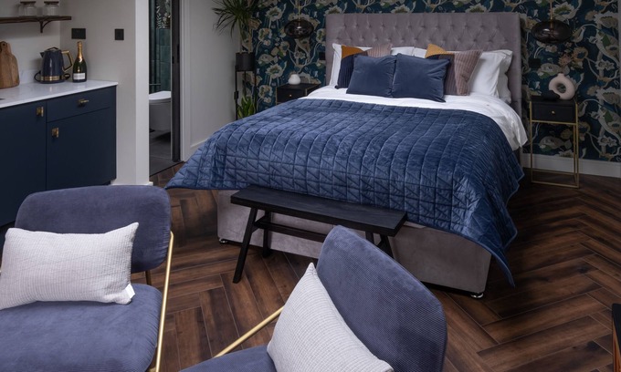 Knaresborough Apartment | Luxury Bijou Residence on Waterside in Historic Knaresborough