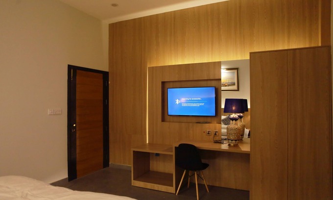 D.H.A. Bed & Breakfast | Luxury Bungalow Rooms Sunset Blvd DHA Phase 2, Karachi