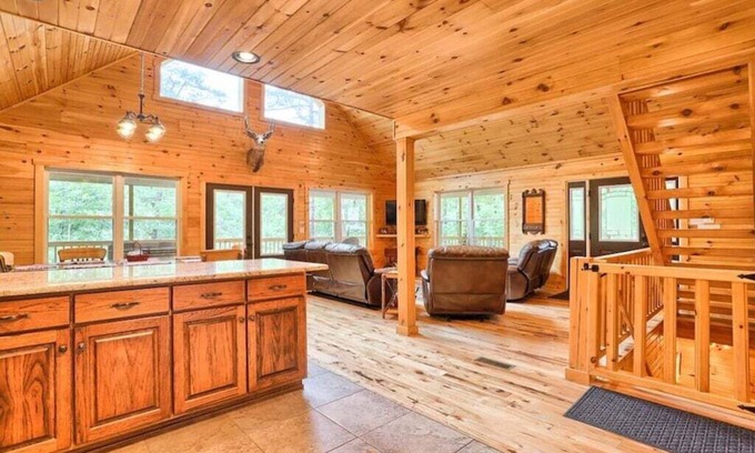 Huntingdon Cabin | Luxury Cabin Minutes to Raystown Lake; HOT TUB, Firepit, Arcade