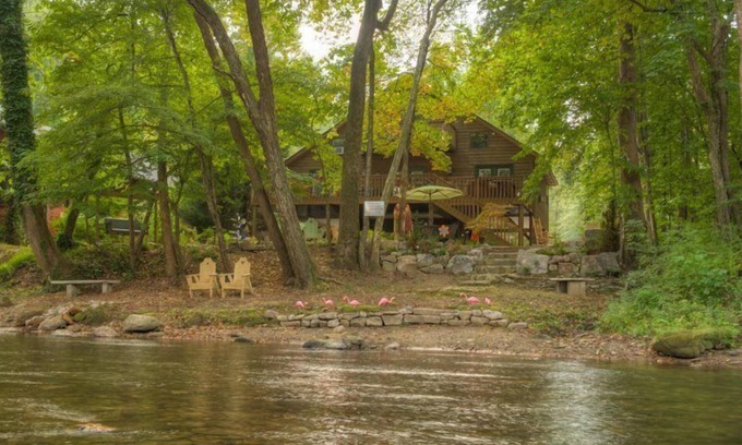 Helen Cabin | Luxury Cabin On The Chattahoochee River - Short Walk To Downtown Helen