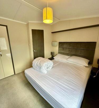 St Leonards House | Luxury Caravan on Family Park near Bournemouth