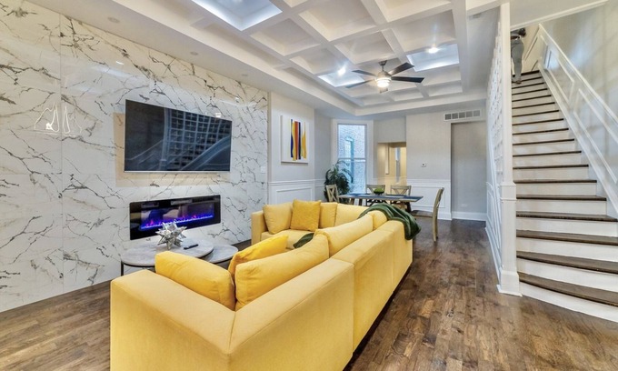 Grand Boulevard House | Luxury Chicago TH is a 10-minute drive to DWTN, perfect for city access RSV Now