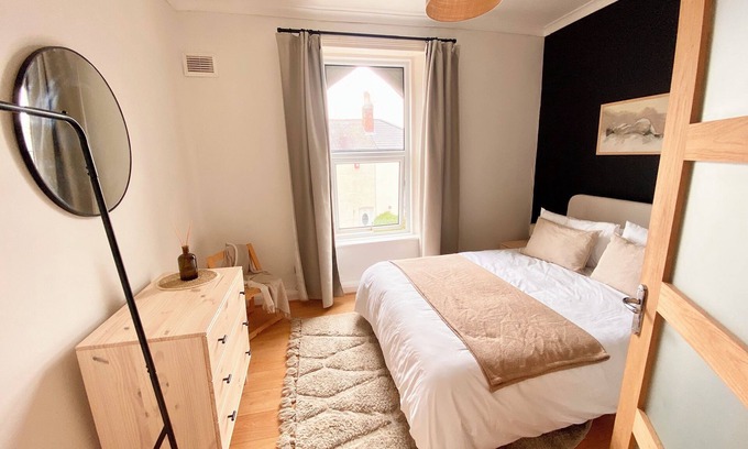 Carlisle House | Luxury City Centre Apartment, 8 minutes walk from Train Station, Close to Lakes
