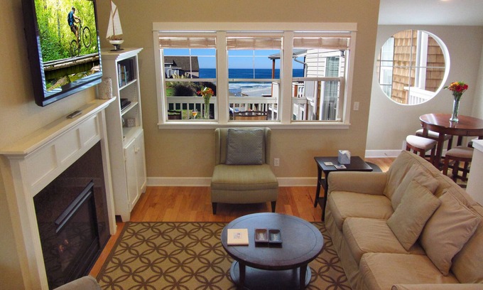 Newport Condo | Luxury Condo at the Arch in the heart of Historic Nye Beach