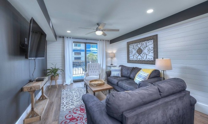 Myrtle Beach Condo | Luxury Condo in Myrtle Beach-Unit 2H (OVT12H)