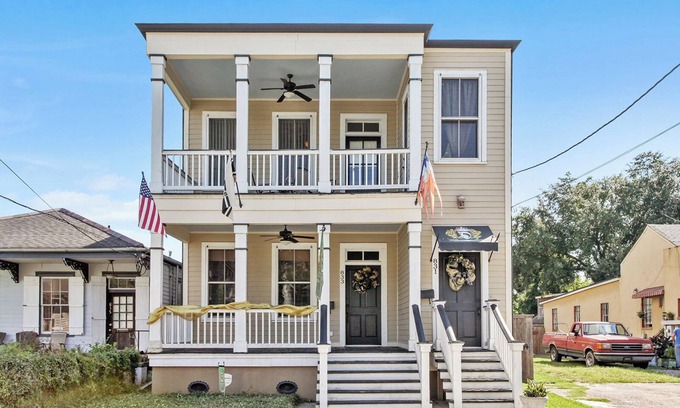 Irish Channel Bed & Breakfast | Luxury Contemporary 4Bdrm Home Heart Of Uptown Blocks From Magazine Shopping