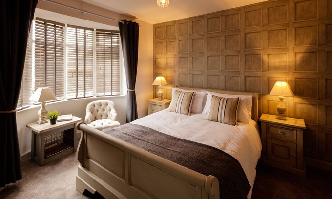 Whitby Cottage | Luxury cottage by the sea/golf course, harbour, 5 bed,parking,garden,petfriendly