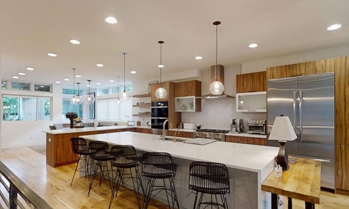 Cherry Creek Apartment | Luxury Denver Townhome w/Golf Simulator & Sunset Rooftop Deck