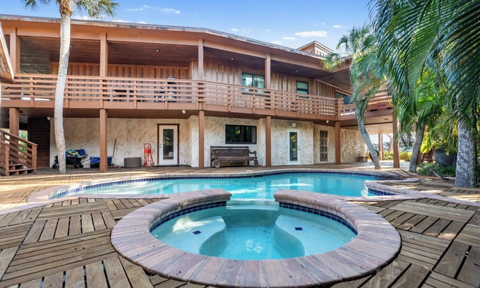 Pass-a-Grille House | Luxury Dockside Oasis - Steps from the Beach