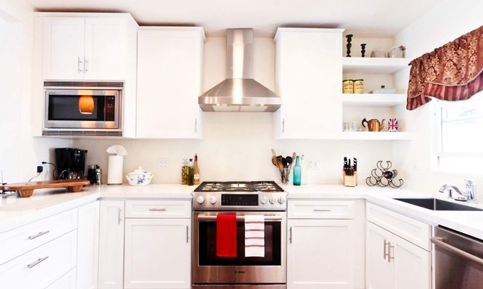 Oak Park House | Luxury Downtown 2bd Spanish with Relaxing Spa