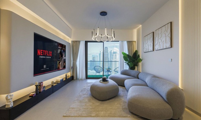 Downtown Dubai Apartment | Luxury Downtown Dubai Apt with Fountain View & Balcony