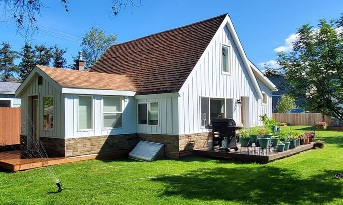 South Addition House | Luxury DT Cottage - Free Parking - Self Check-In